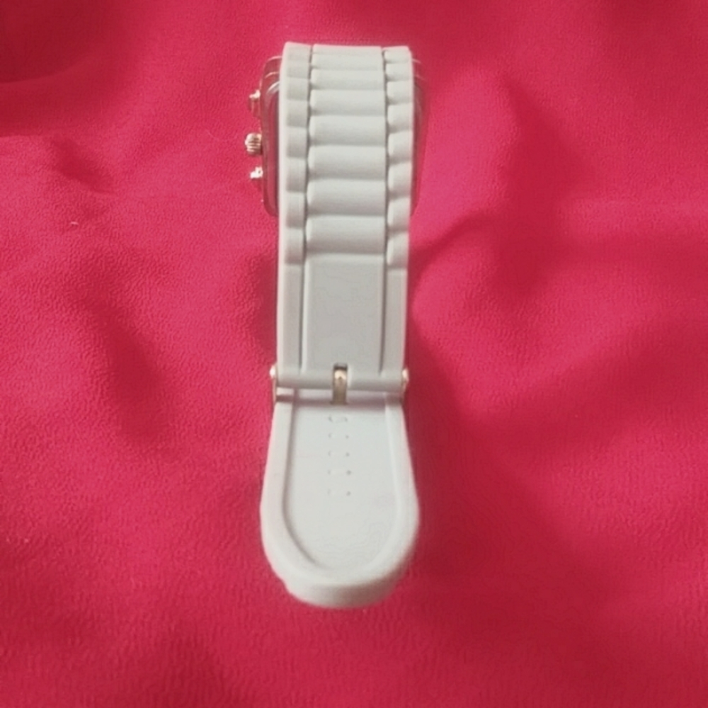 Watch - Picture 5 of 13